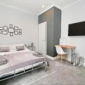Essex House 3 Double Workstays Uk Holiday home