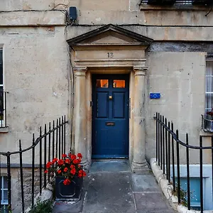 Maisonette With Hot Tub At 13 Rivers Street , Bath United Kingdom